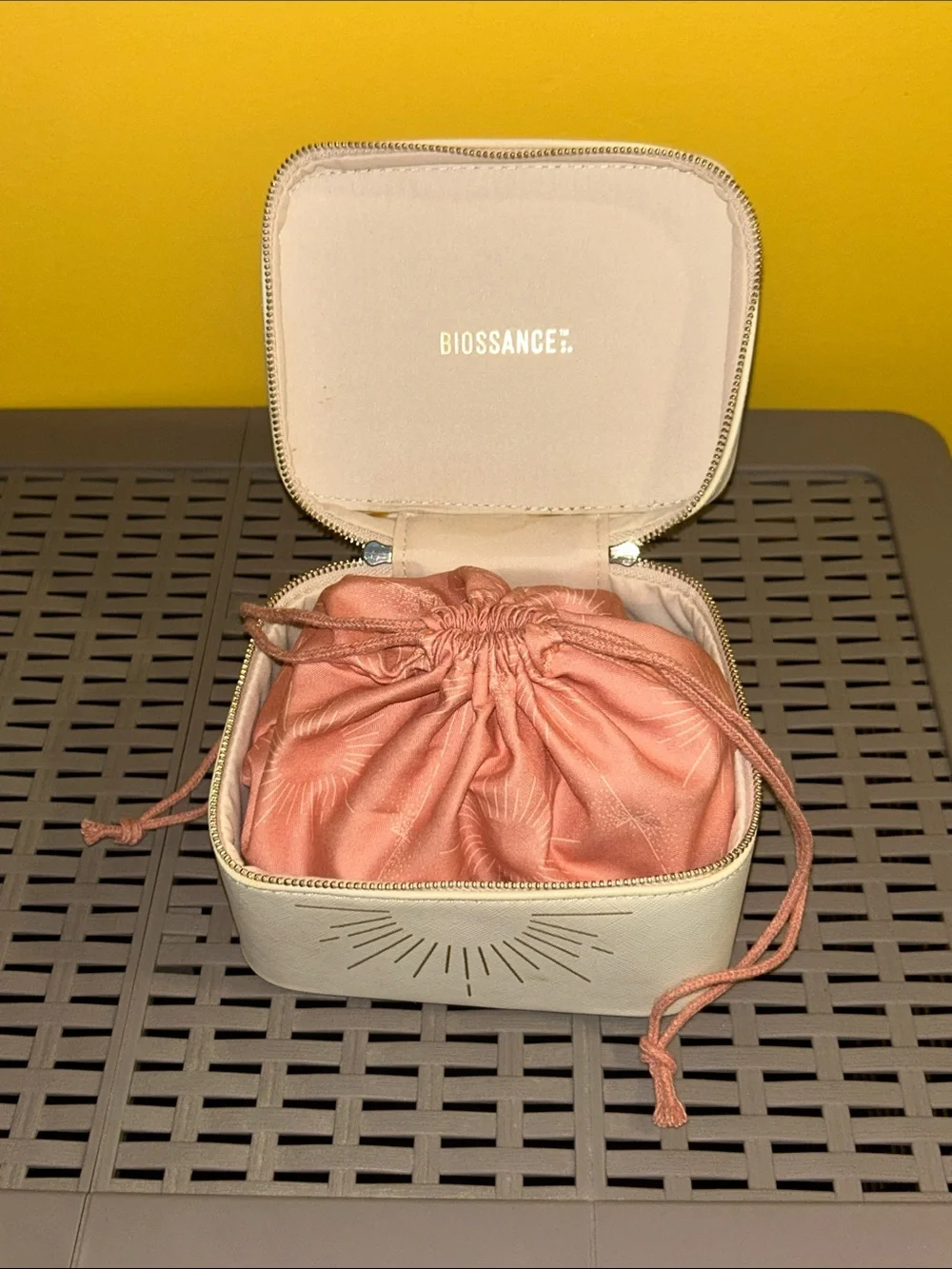 Biossance Travel Case w/ Pink Sunburst Drawstring Pouch Inside. NWOT